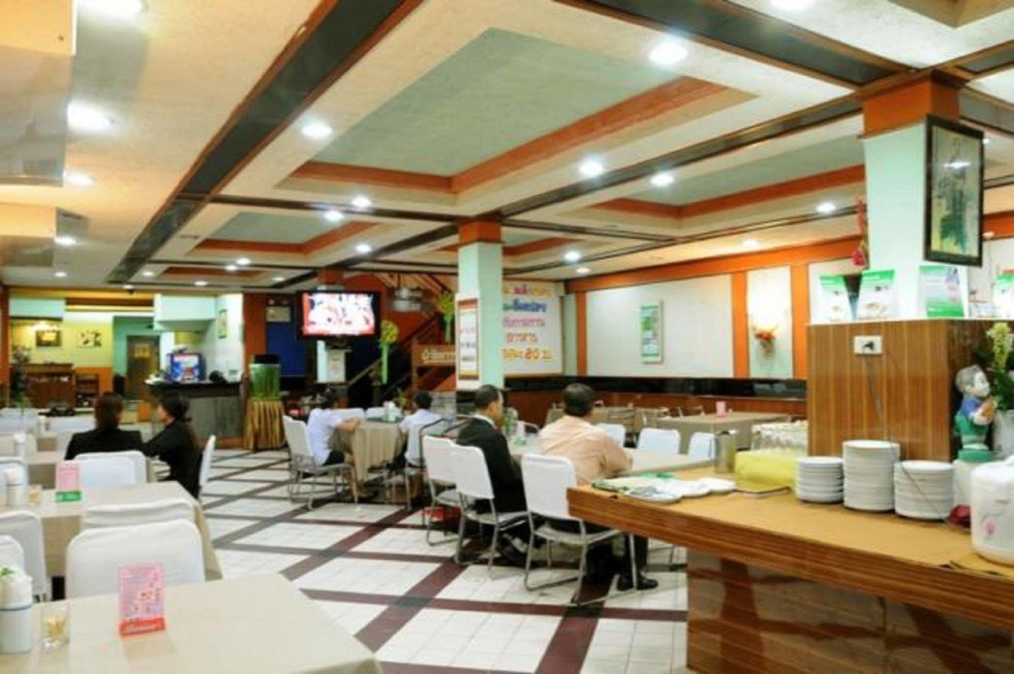 Amarin Nakorn Hotel Phitsanulok Esterno foto