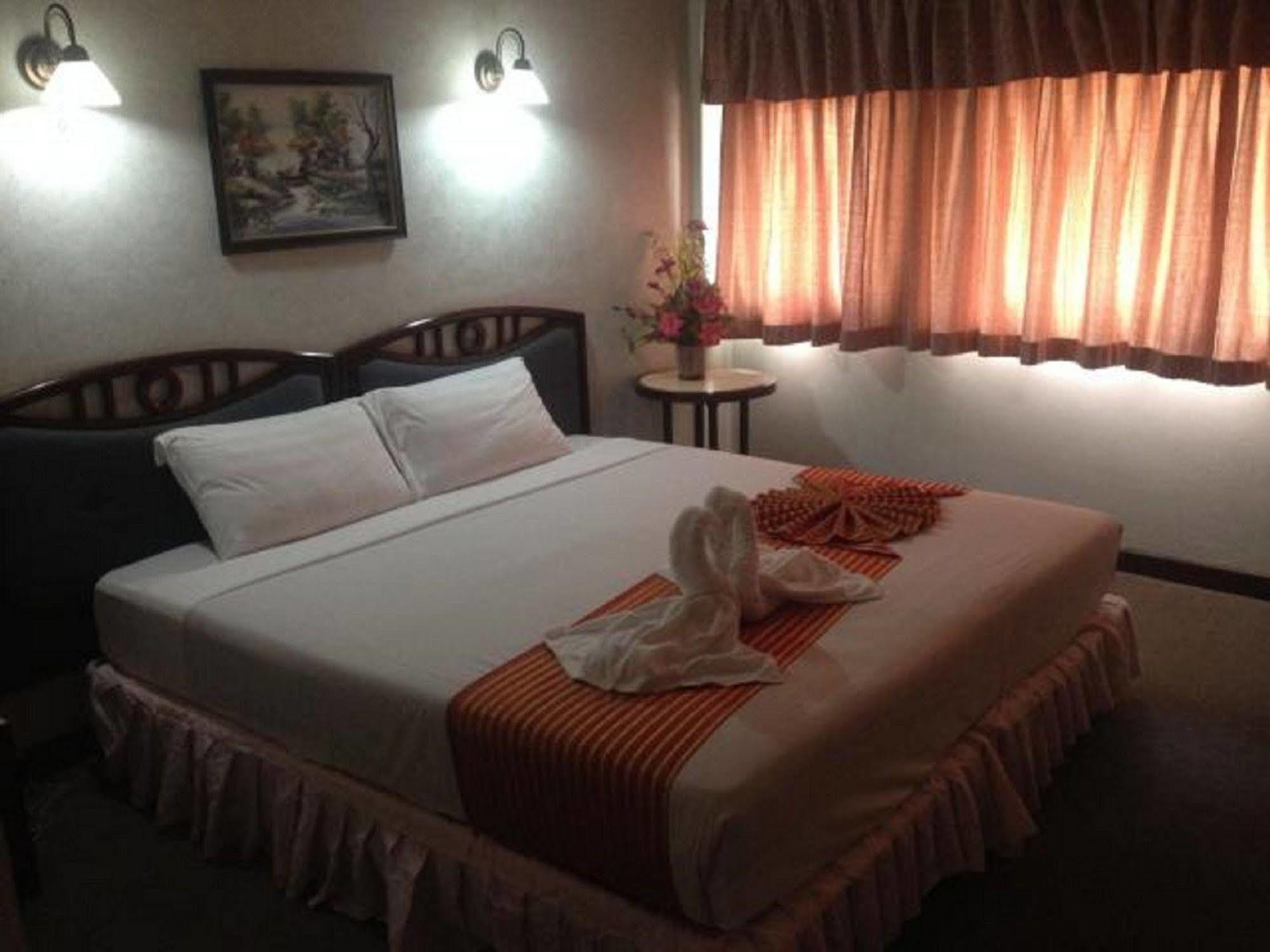 Amarin Nakorn Hotel Phitsanulok Esterno foto
