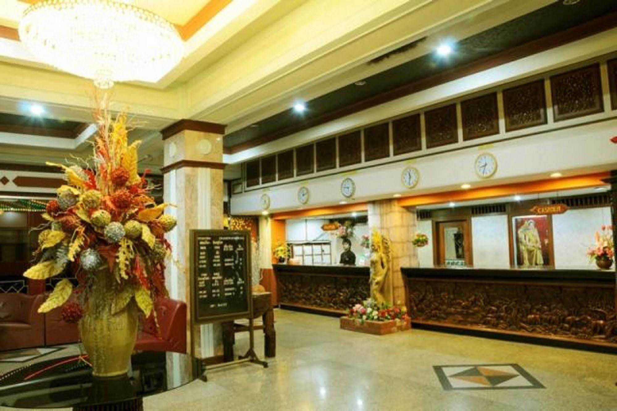 Amarin Nakorn Hotel Phitsanulok Esterno foto